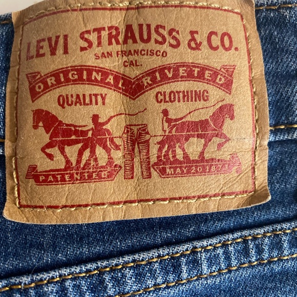 Levi’s Mile High Cropped Wide Leg Button Fly Jeans in great condition.Size 26 - Picture 6 of 16
